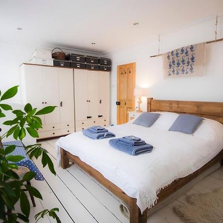 Restful And Cosy 4 Bed Home Minutes From The Beach Сендгейт Екстериор снимка