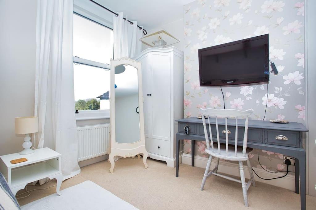 Restful And Cosy 4 Bed Home Minutes From The Beach Сендгейт Екстериор снимка