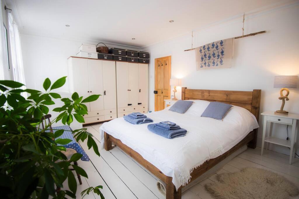 Restful And Cosy 4 Bed Home Minutes From The Beach Сендгейт Екстериор снимка