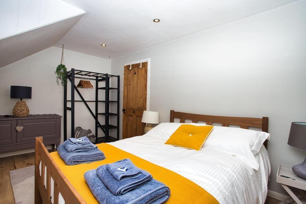 Restful And Cosy 4 Bed Home Minutes From The Beach Сендгейт Екстериор снимка