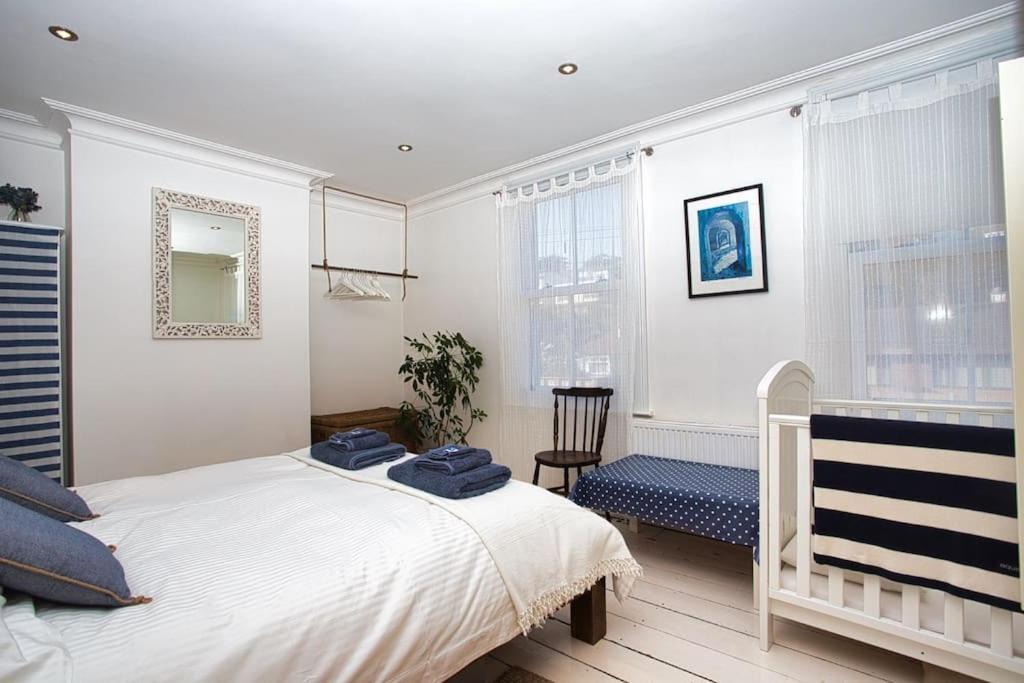 Restful And Cosy 4 Bed Home Minutes From The Beach Сендгейт Екстериор снимка