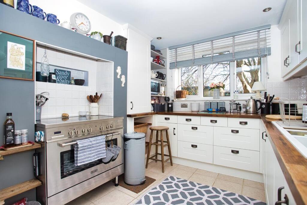 Restful And Cosy 4 Bed Home Minutes From The Beach Сендгейт Екстериор снимка